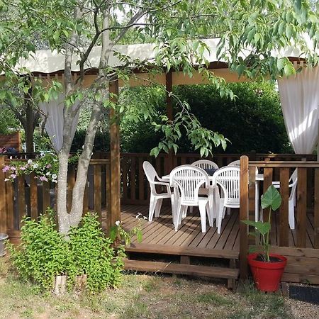 Li Sourso Hotel Aups Bagian luar foto