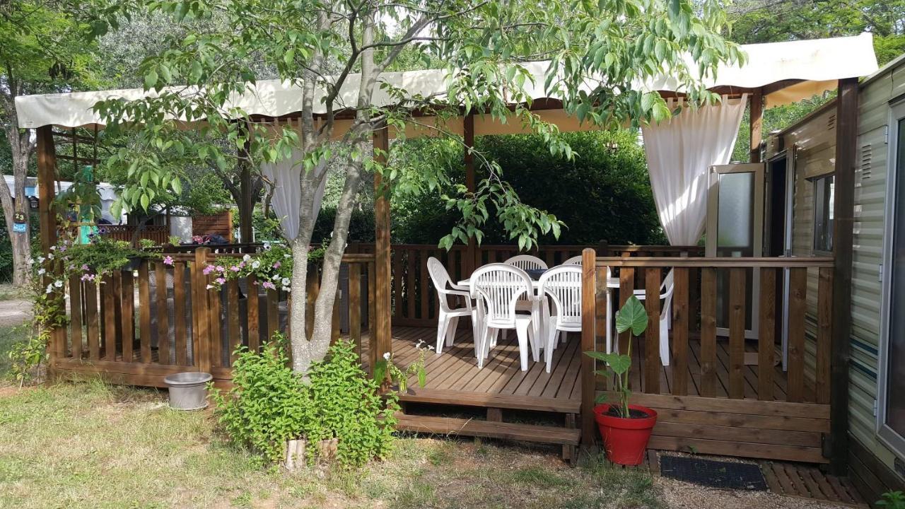 Li Sourso Hotel Aups Bagian luar foto