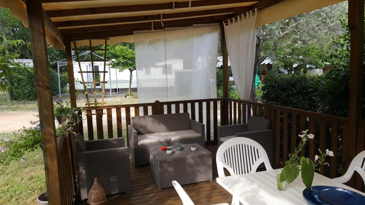 Li Sourso Hotel Aups Bagian luar foto